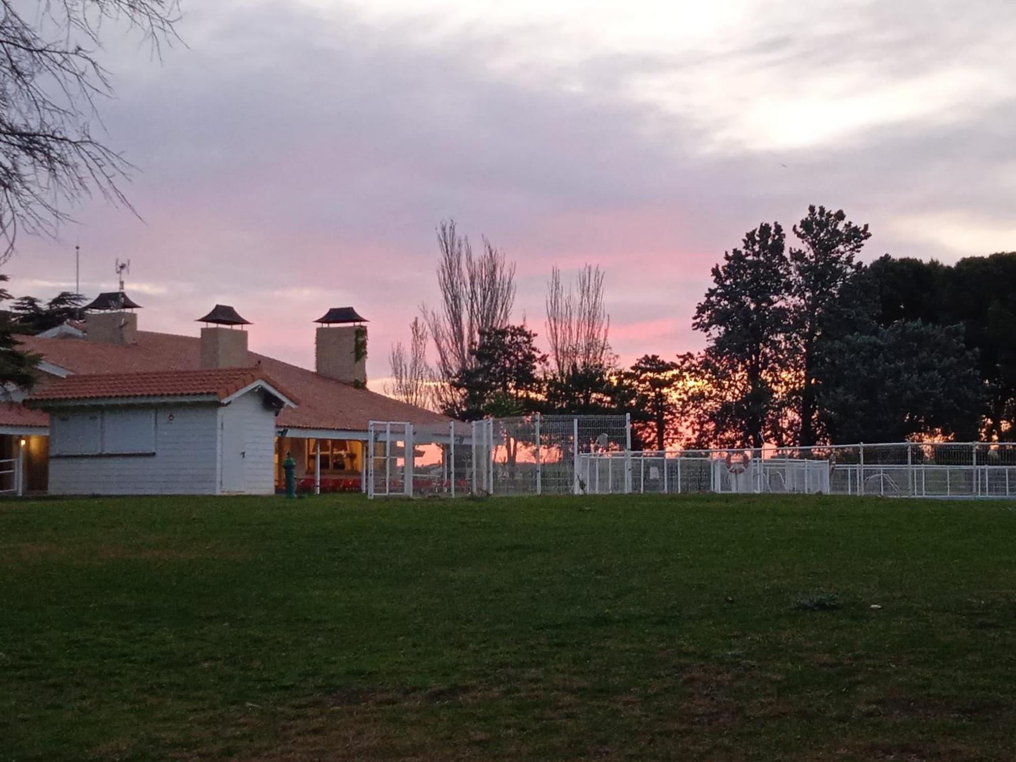 Albergue Zaragoza Camping 외부 사진