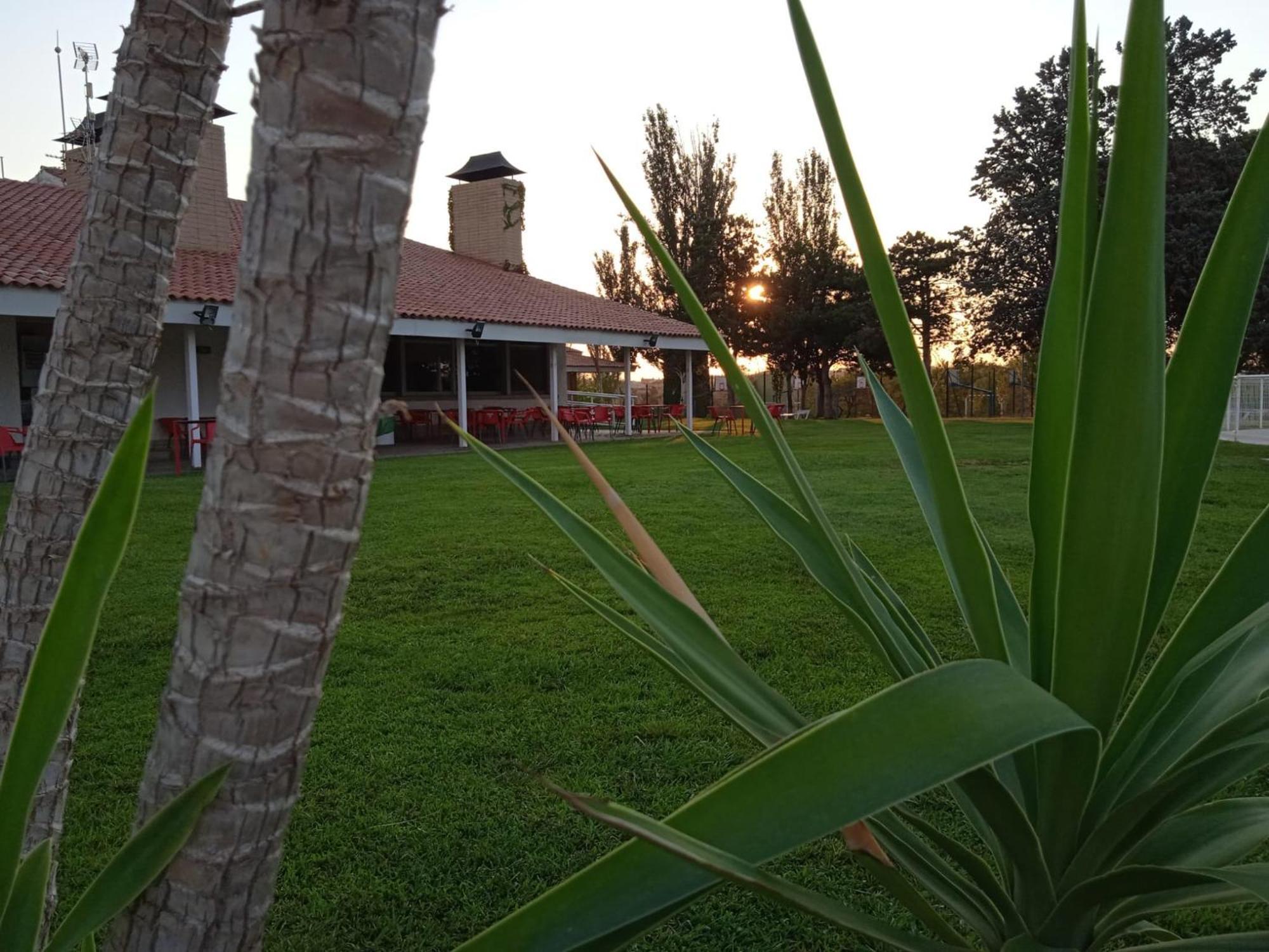Albergue Zaragoza Camping 외부 사진