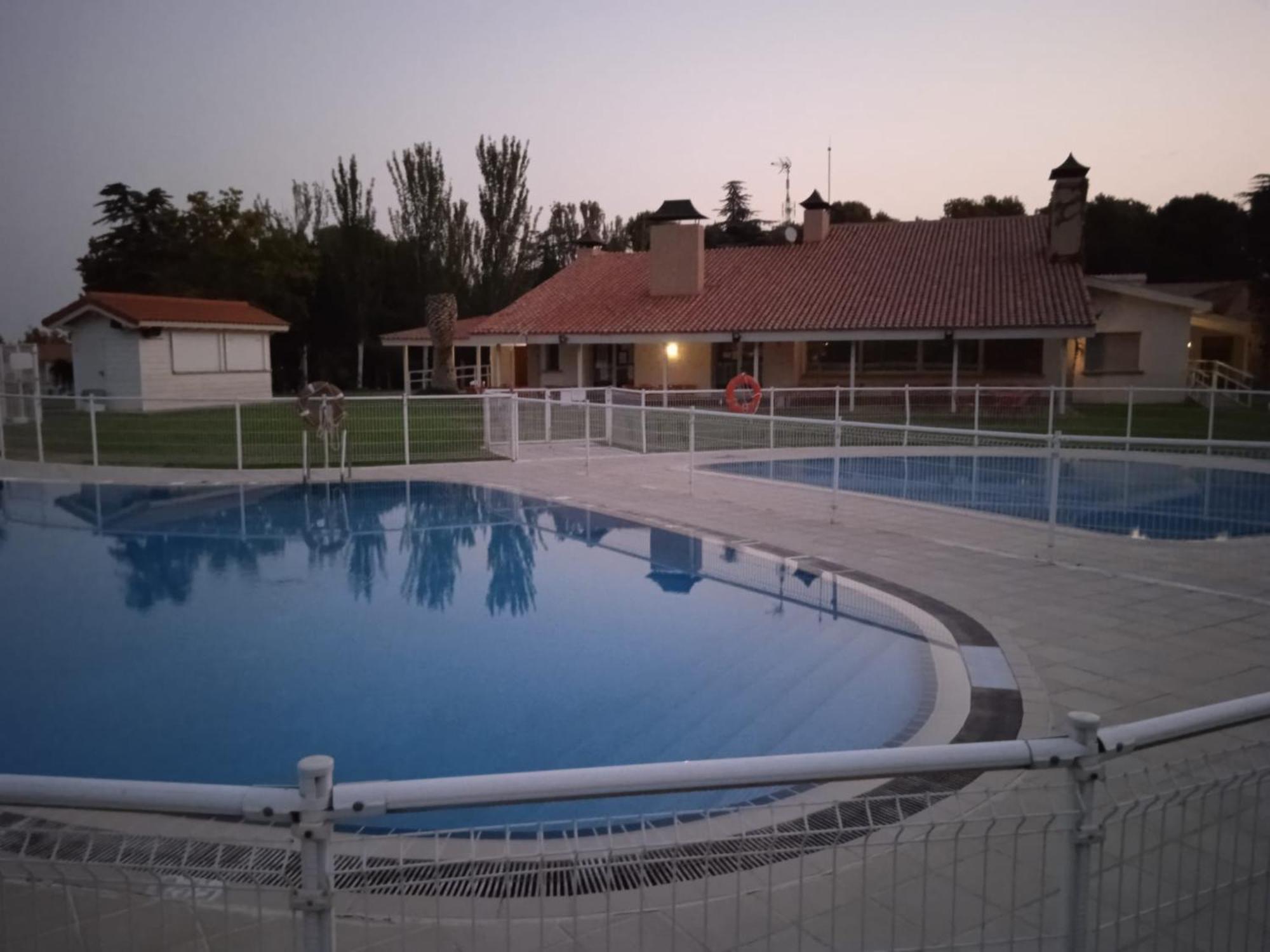 Albergue Zaragoza Camping 외부 사진